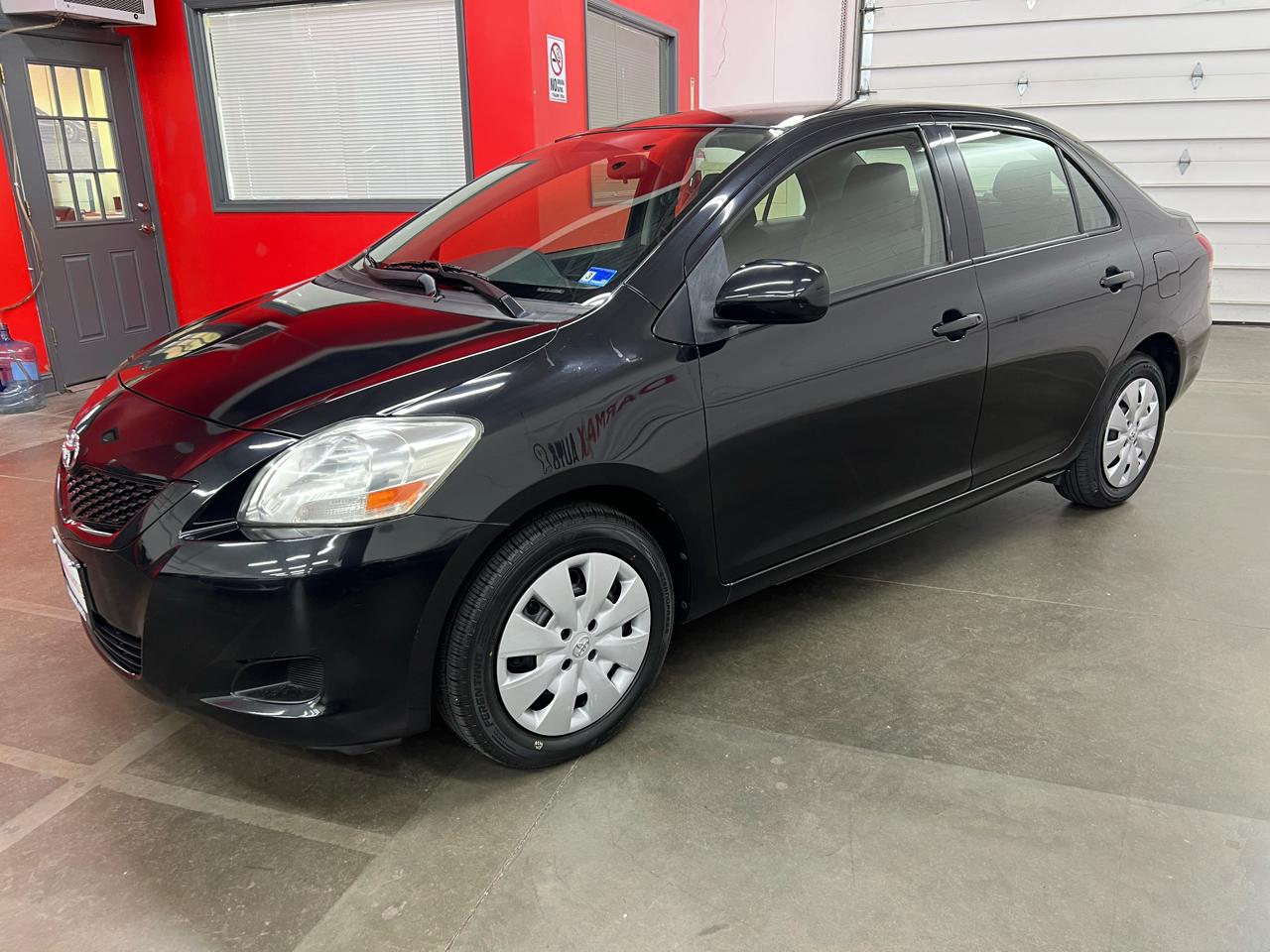 Toyota Yaris 4dr Sdn Auto 2012