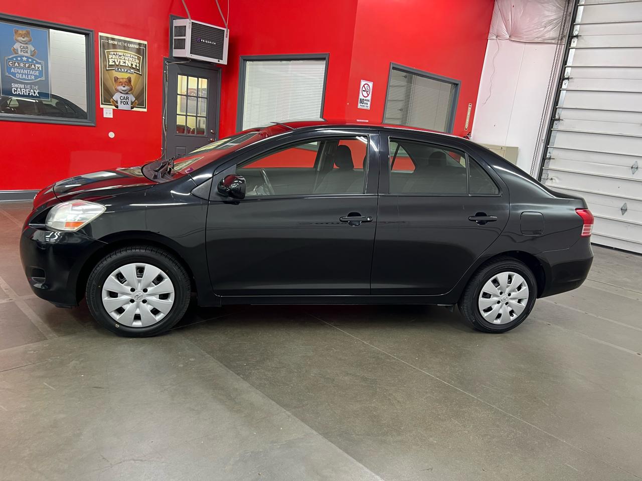 Toyota Yaris 4dr Sdn Auto 2012