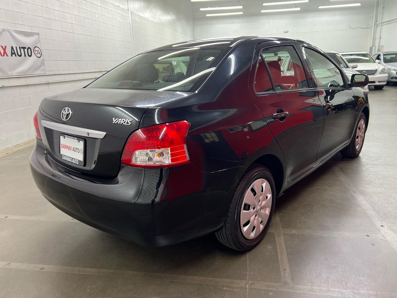 Toyota Yaris 4dr Sdn Auto 2012