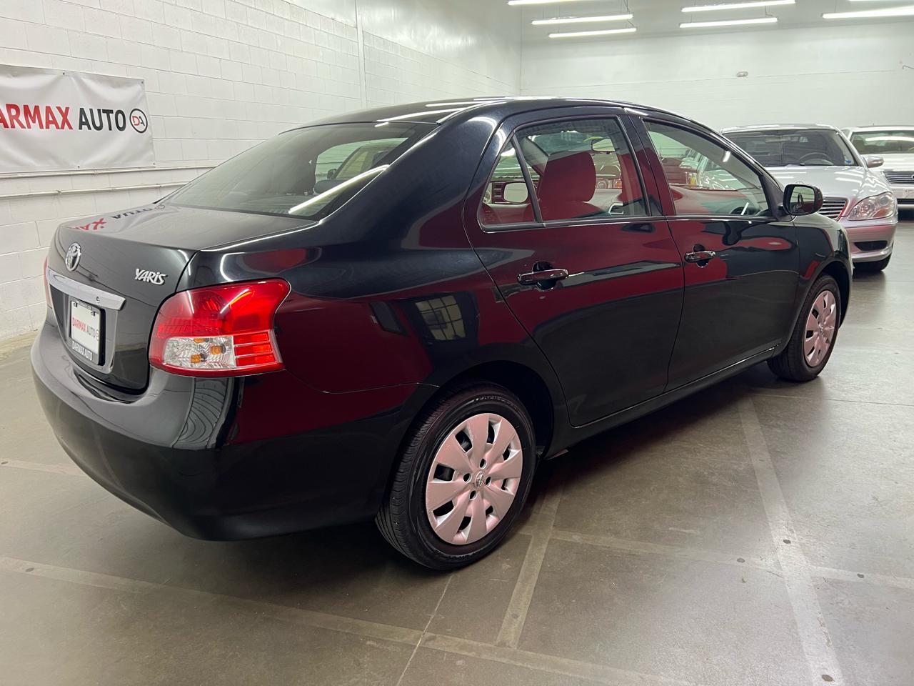 Toyota Yaris 4dr Sdn Auto 2012