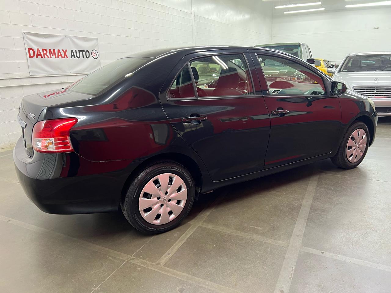 Toyota Yaris 4dr Sdn Auto 2012