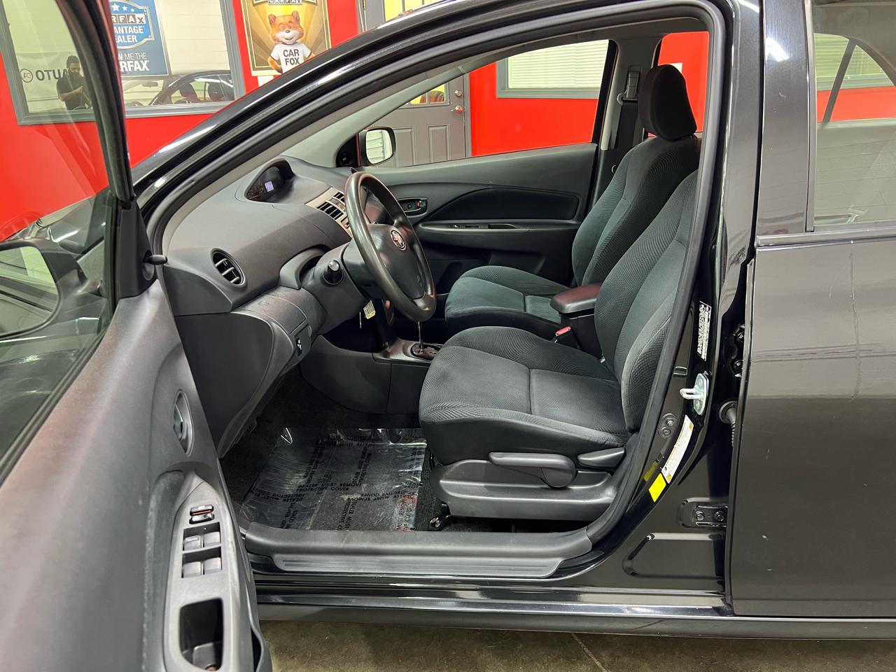 Toyota Yaris 4dr Sdn Auto 2012