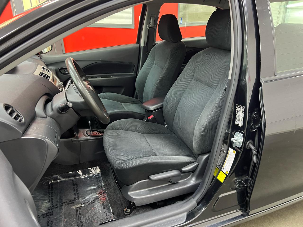 Toyota Yaris 4dr Sdn Auto 2012