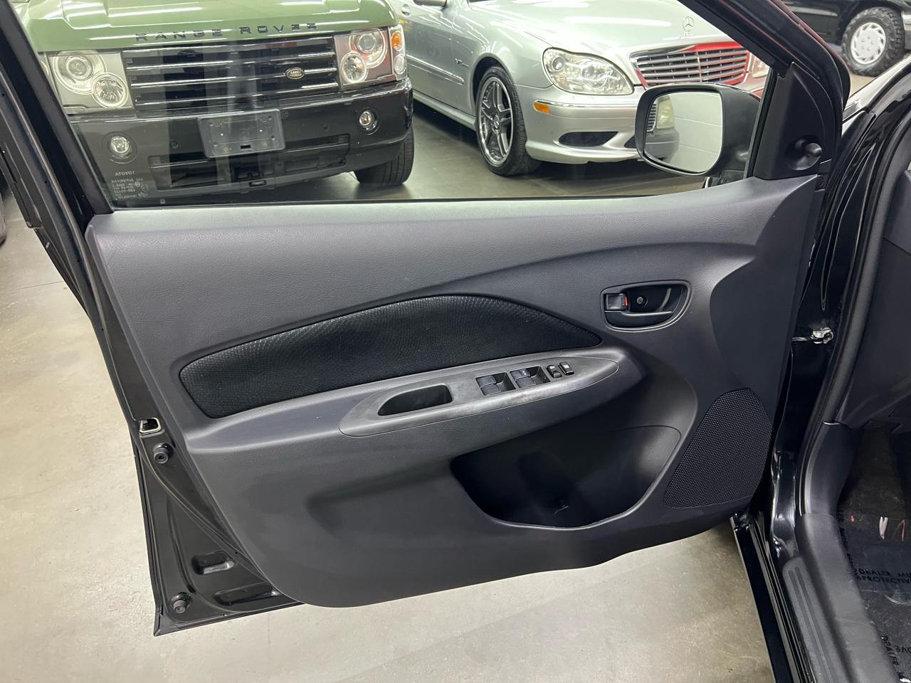 Toyota Yaris 4dr Sdn Auto 2012