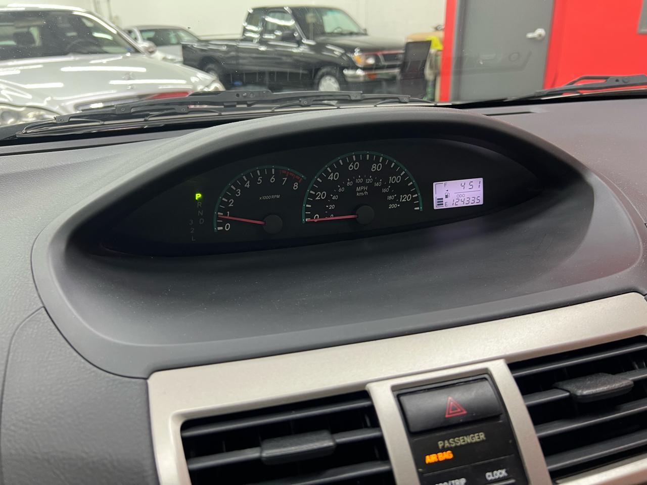 Toyota Yaris 4dr Sdn Auto 2012