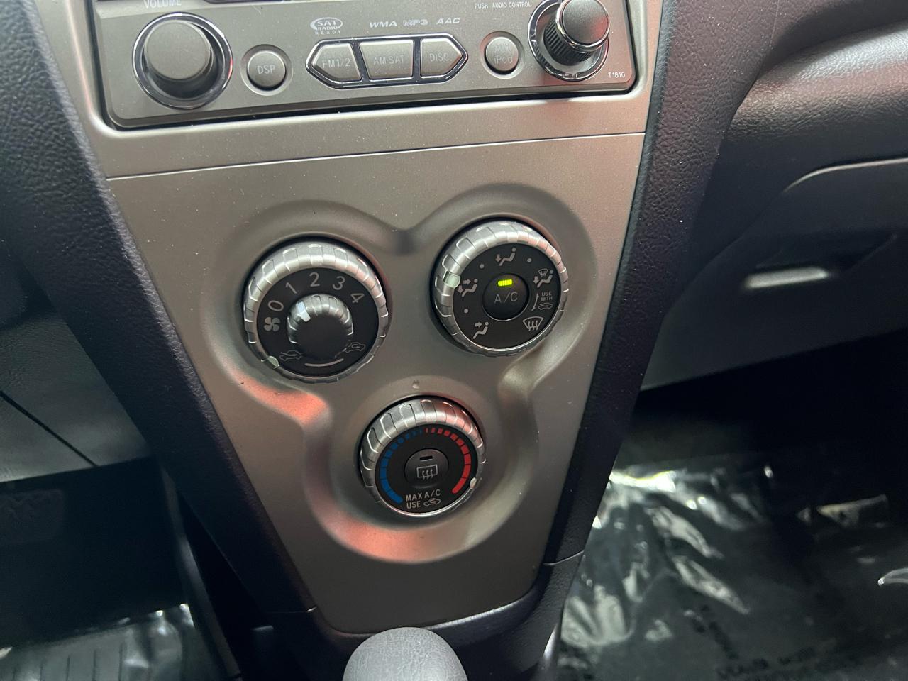 Toyota Yaris 4dr Sdn Auto 2012