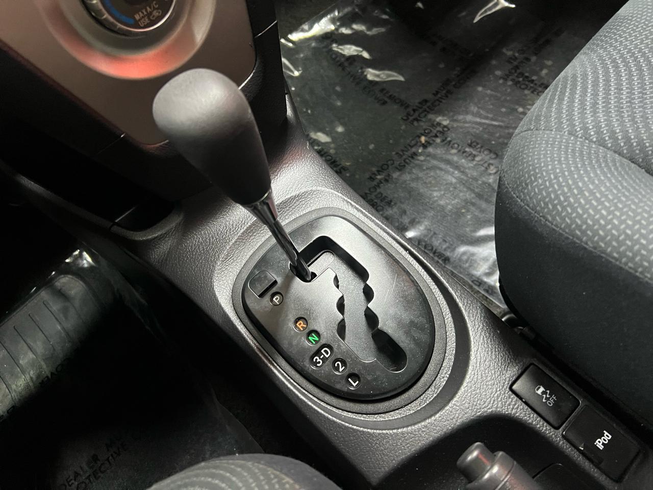 Toyota Yaris 4dr Sdn Auto 2012
