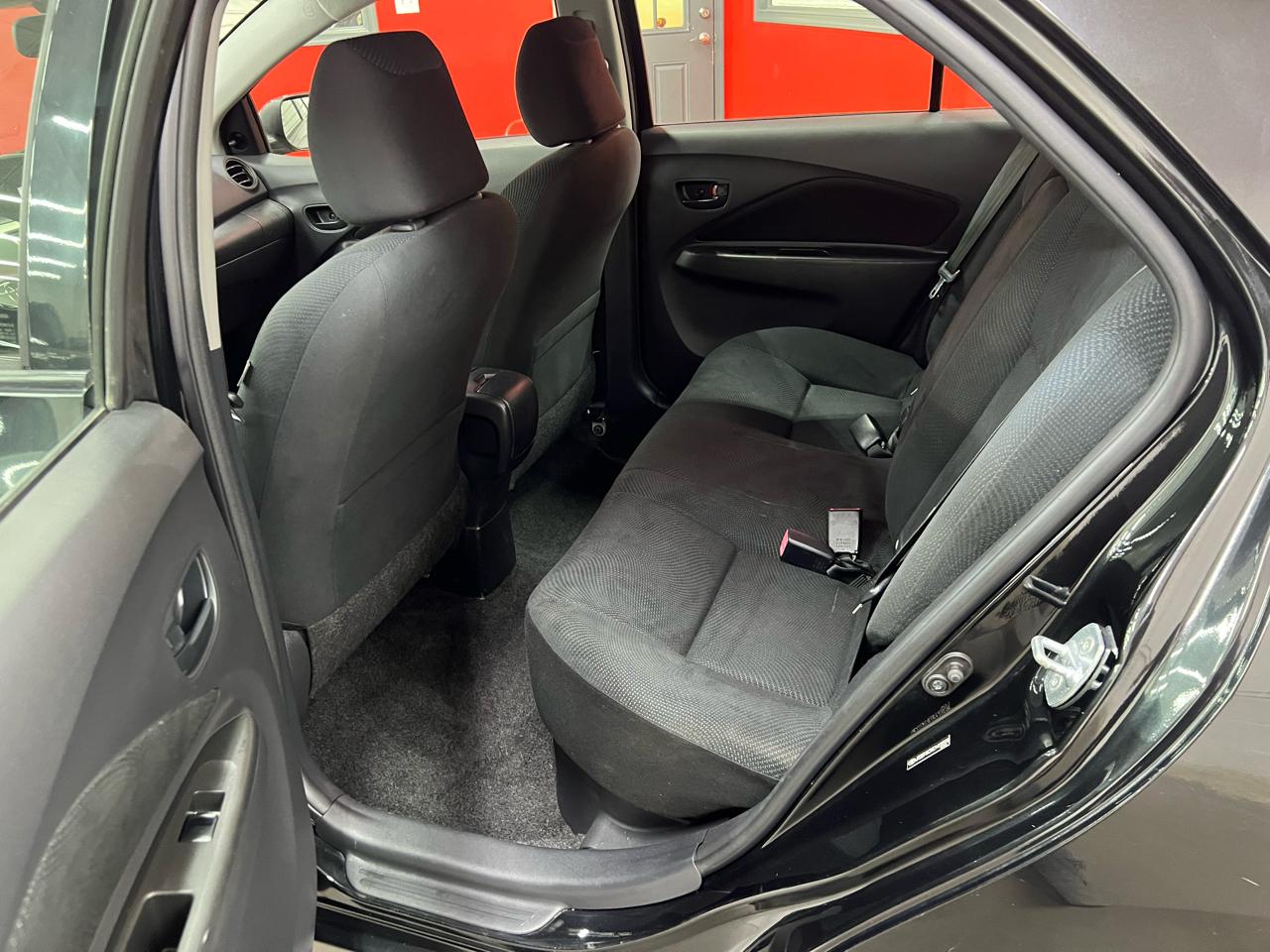 Toyota Yaris 4dr Sdn Auto 2012