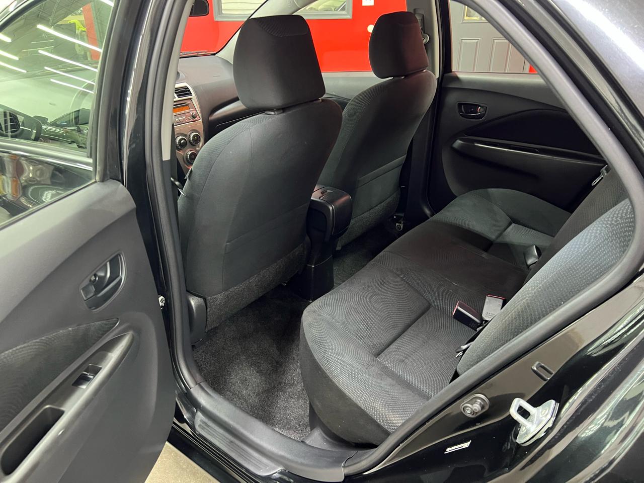 Toyota Yaris 4dr Sdn Auto 2012