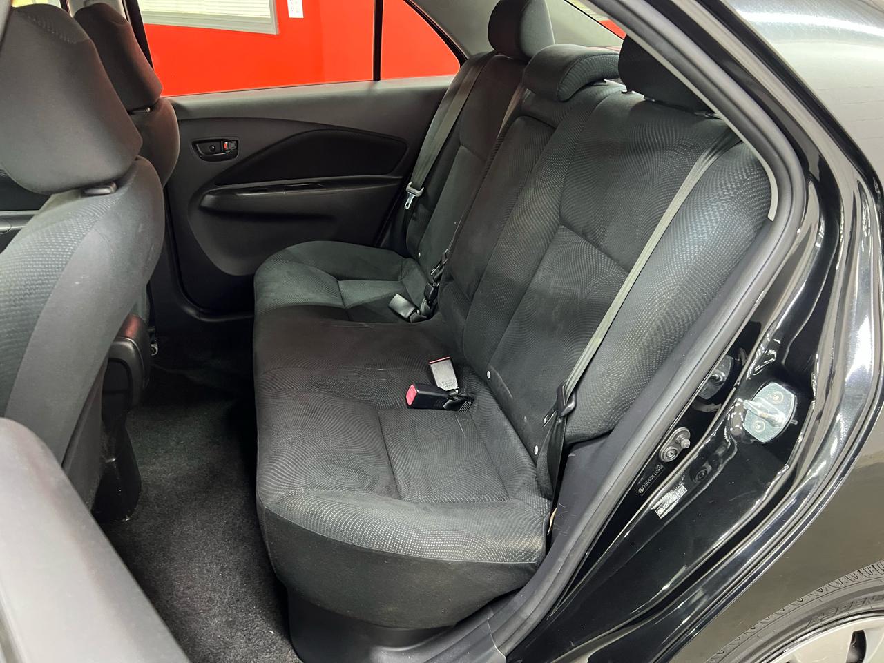 Toyota Yaris 4dr Sdn Auto 2012