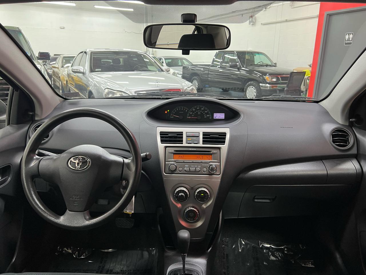 Toyota Yaris 4dr Sdn Auto 2012