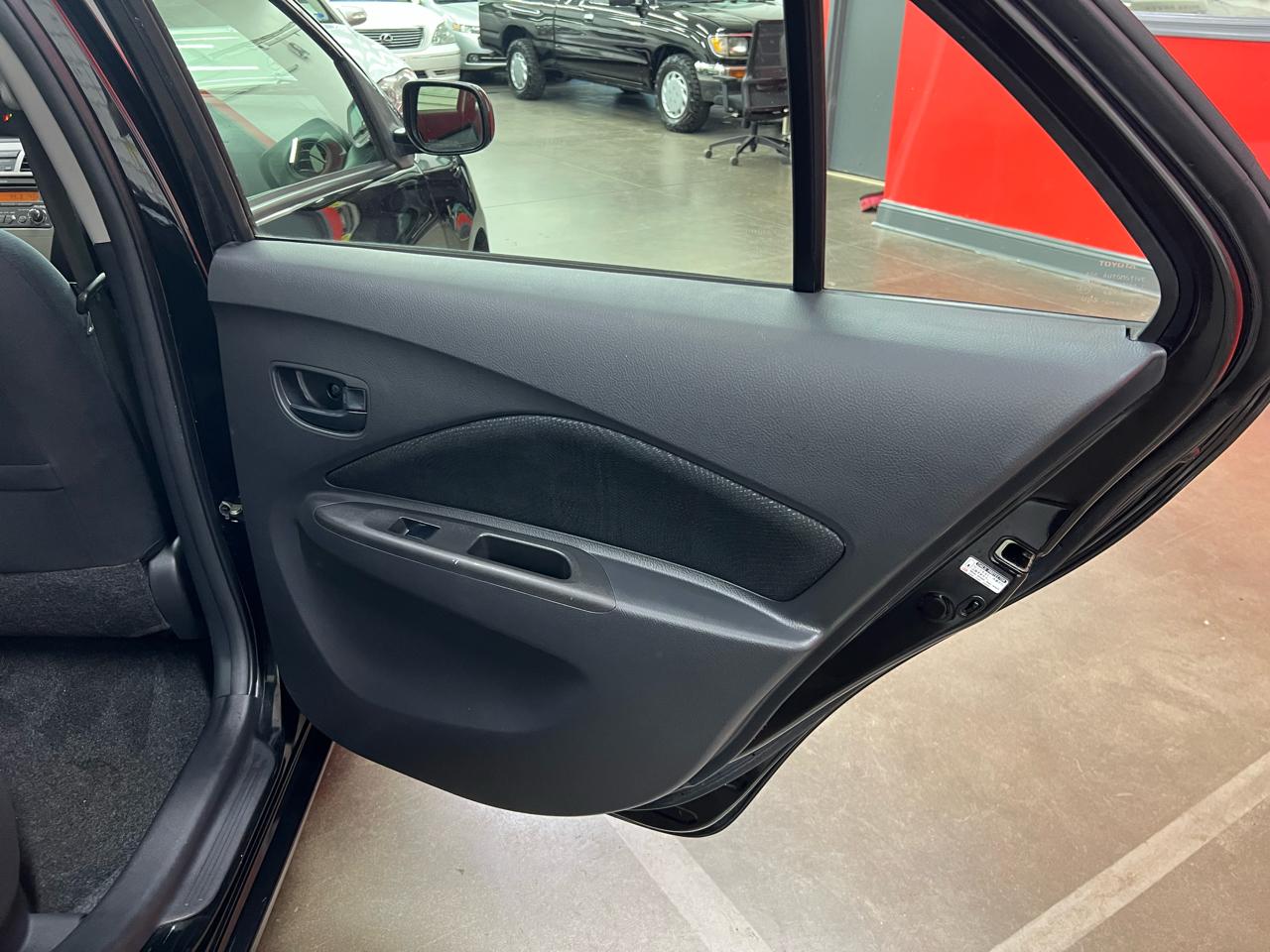 Toyota Yaris 4dr Sdn Auto 2012