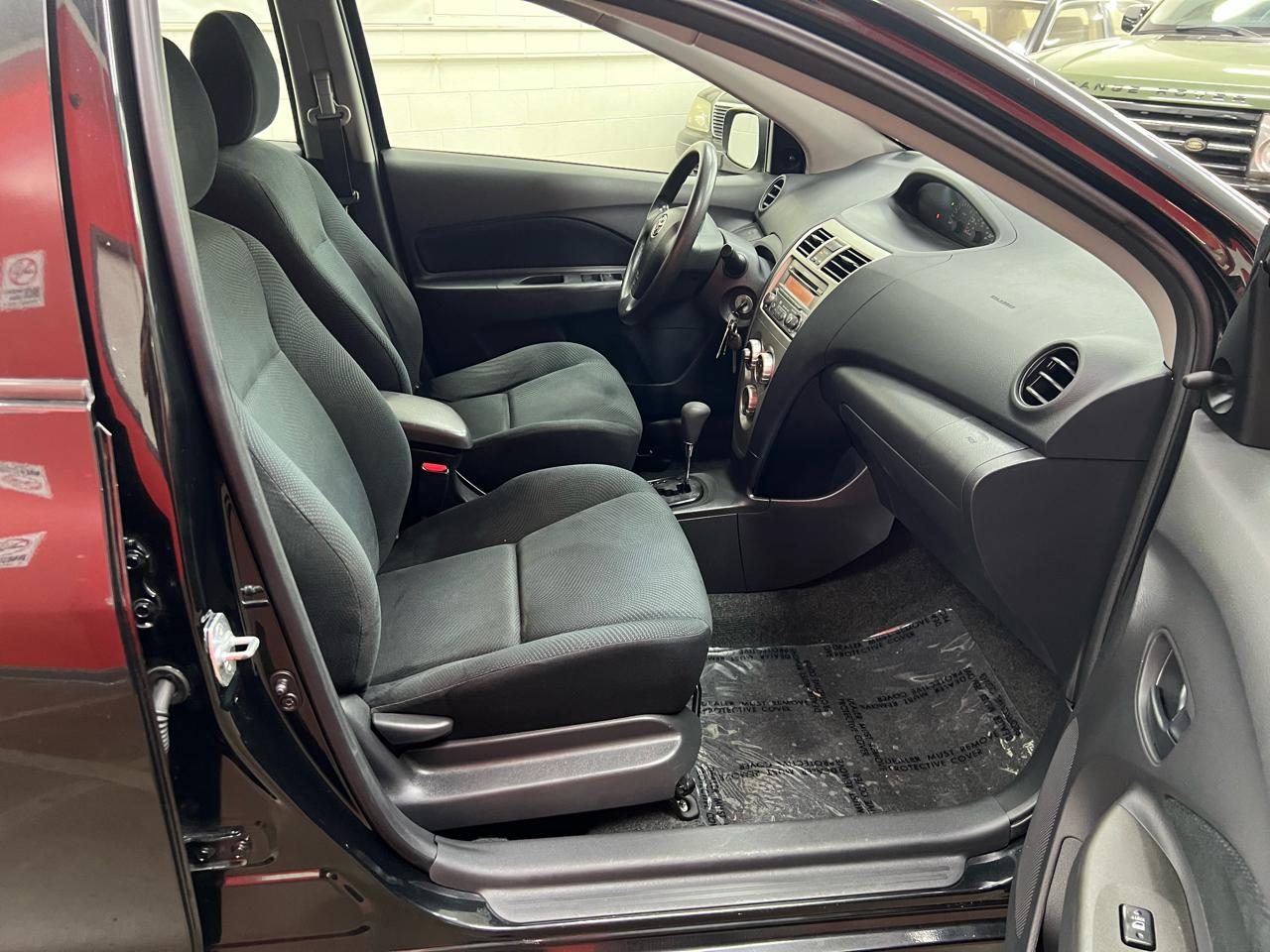 Toyota Yaris 4dr Sdn Auto 2012