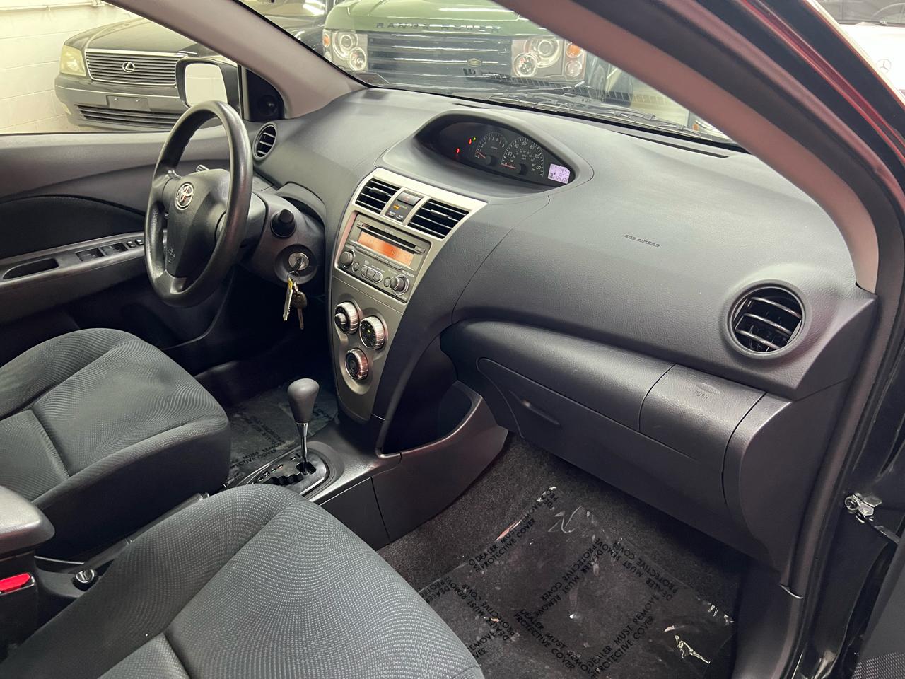 Toyota Yaris 4dr Sdn Auto 2012