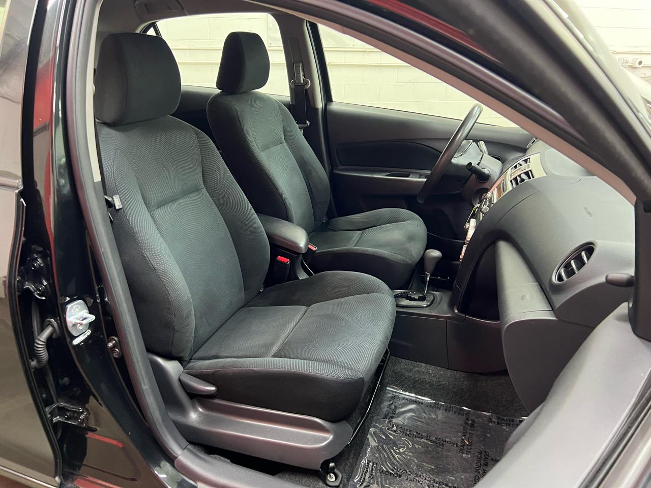 Toyota Yaris 4dr Sdn Auto 2012