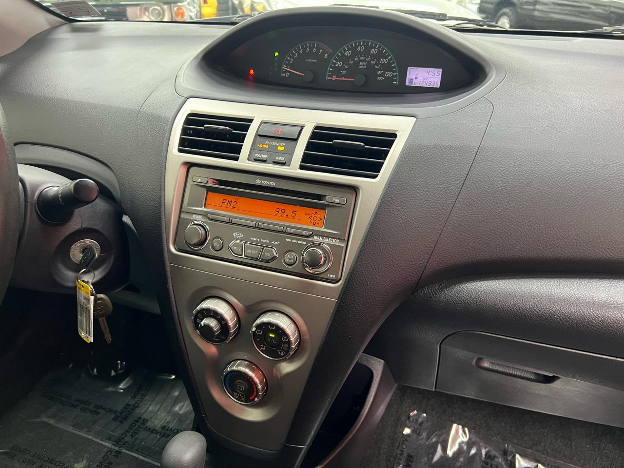 Toyota Yaris 4dr Sdn Auto 2012