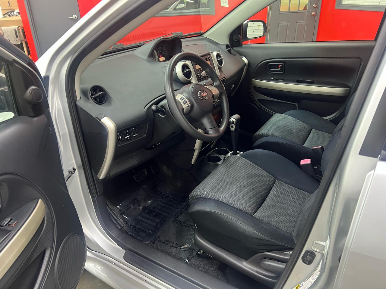 Scion xA Hatchback 2006