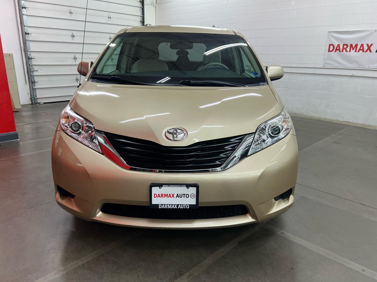 Toyota Sienna  2012