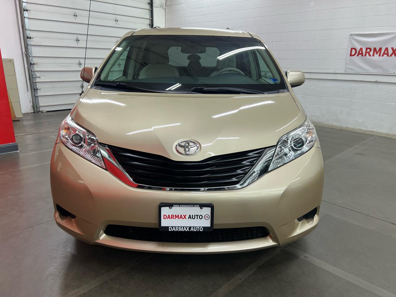 Toyota Sienna  2012