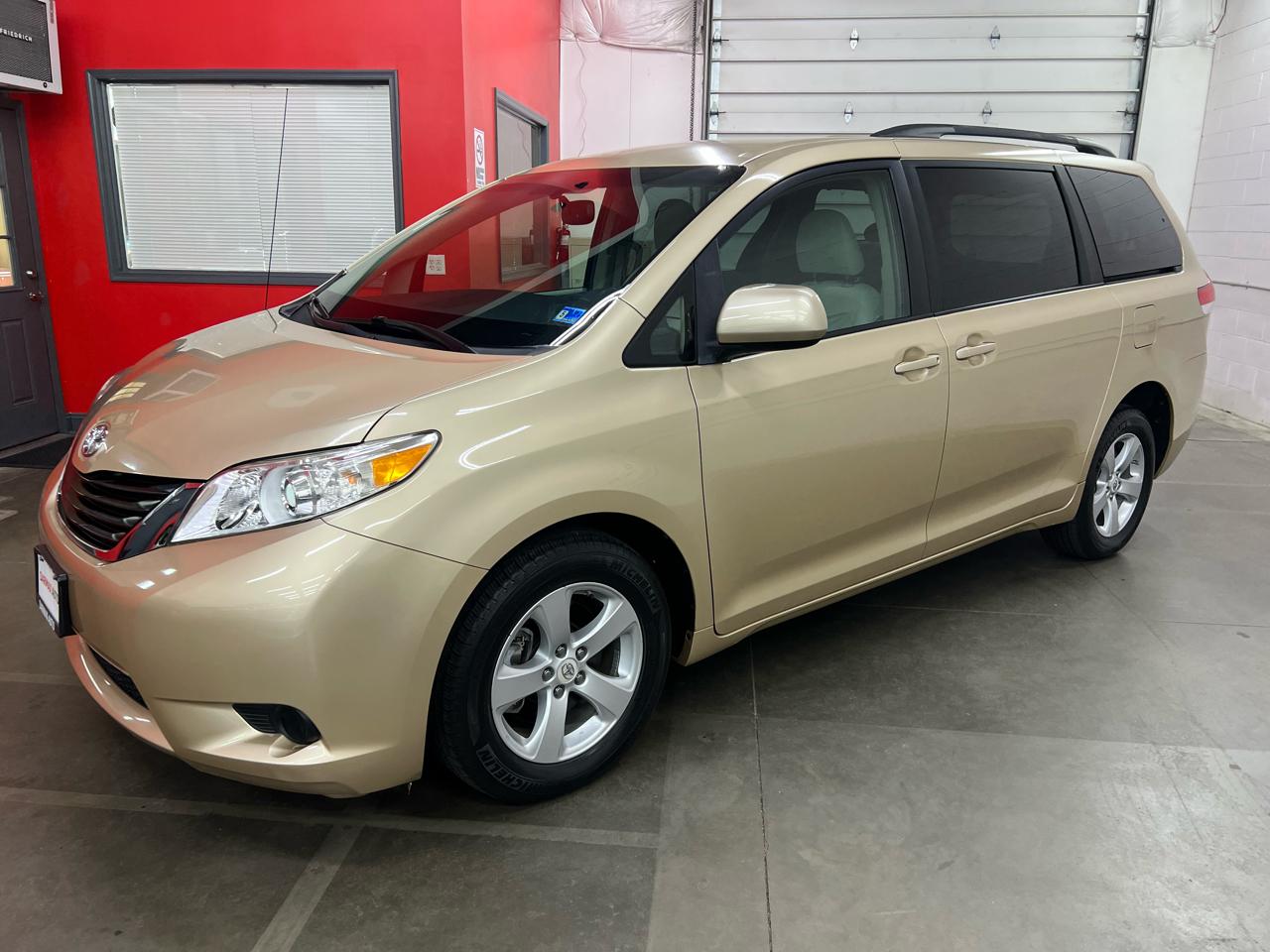 Toyota Sienna  2012