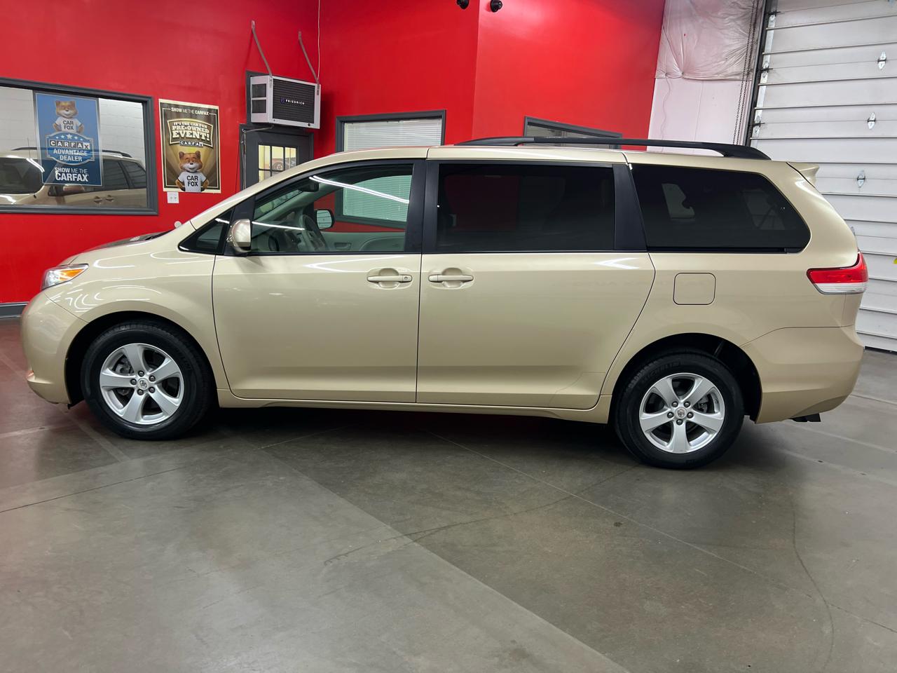 Toyota Sienna  2012
