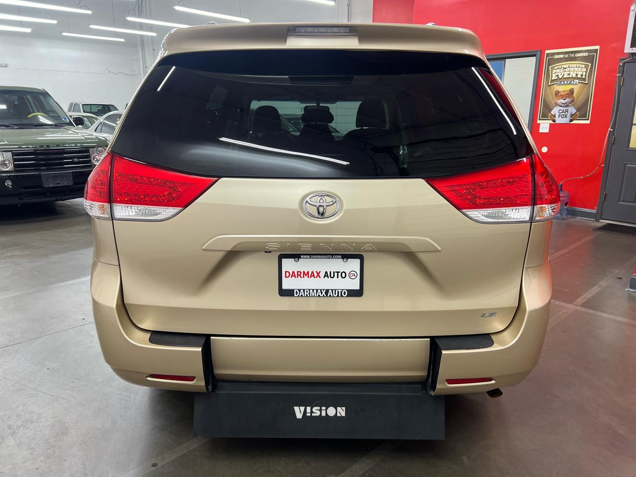 Toyota Sienna  2012