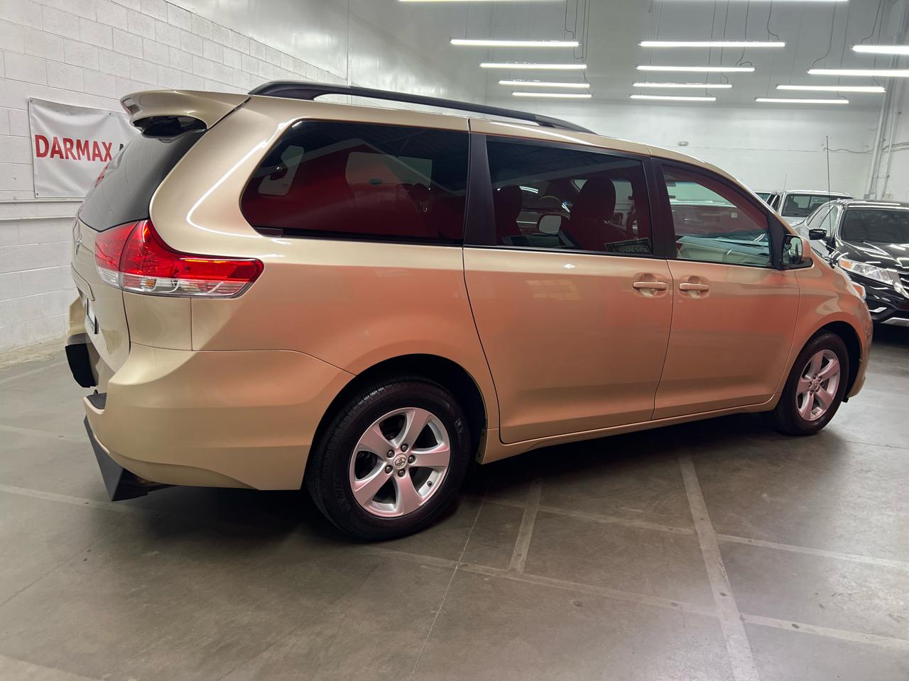 Toyota Sienna  2012