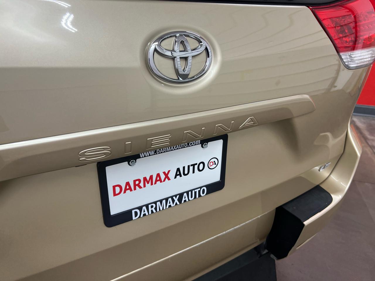 Toyota Sienna  2012
