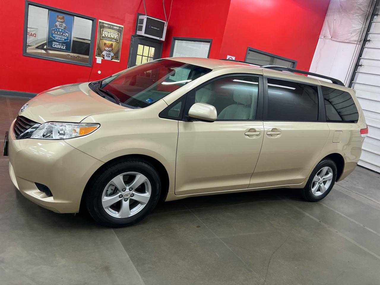 Toyota Sienna  2012