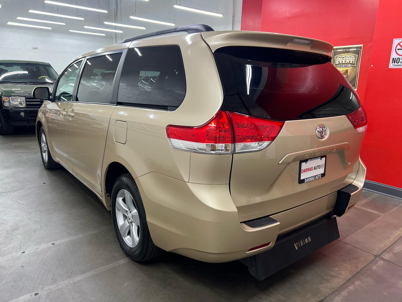 Toyota Sienna  2012