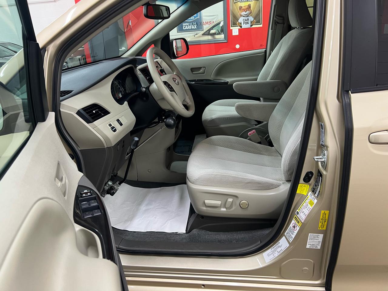 Toyota Sienna  2012