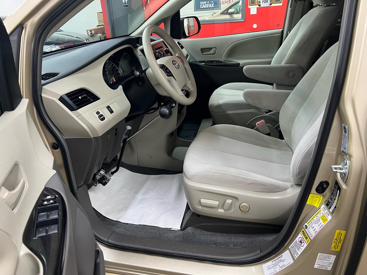 Toyota Sienna  2012