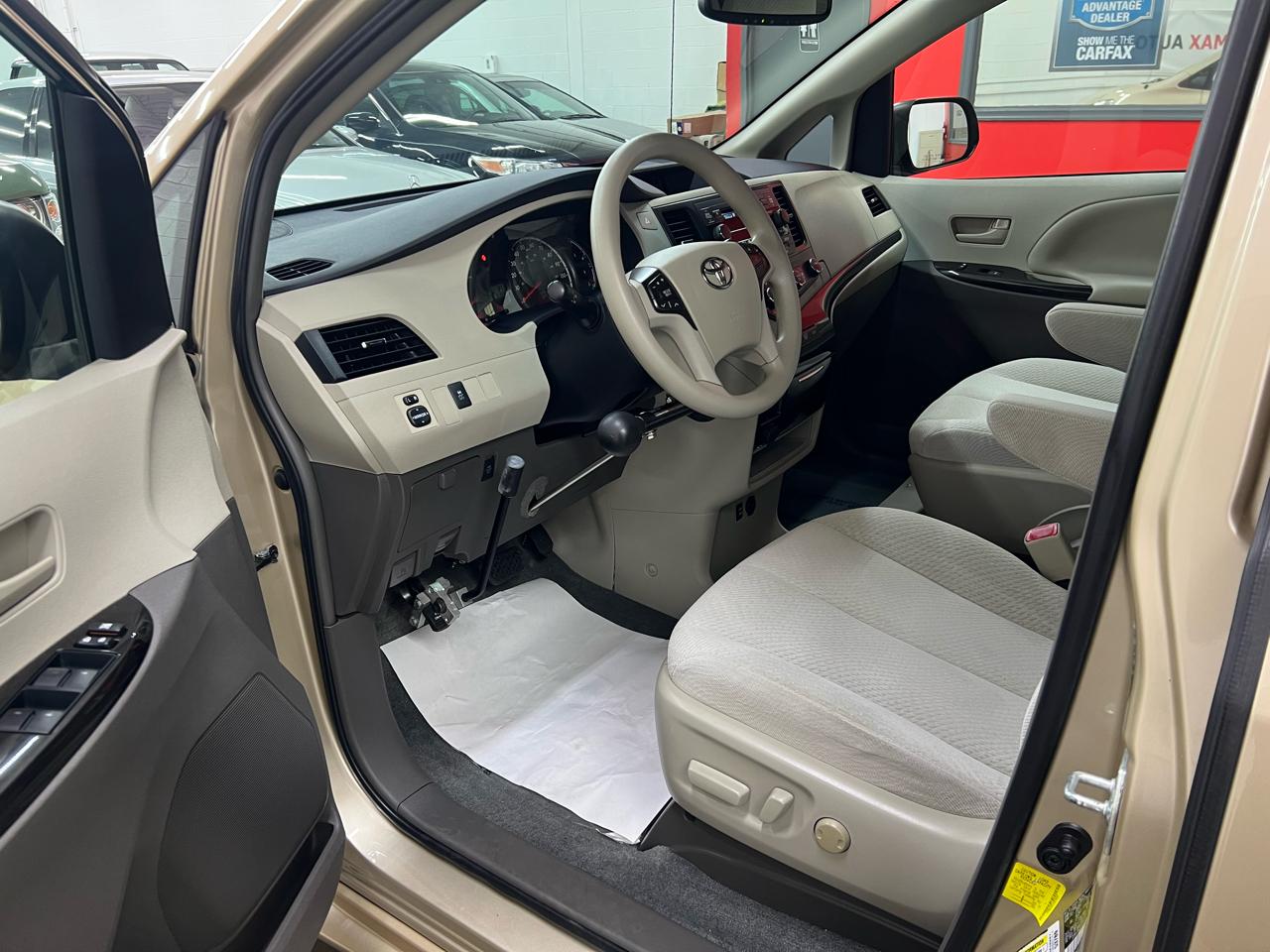 Toyota Sienna  2012