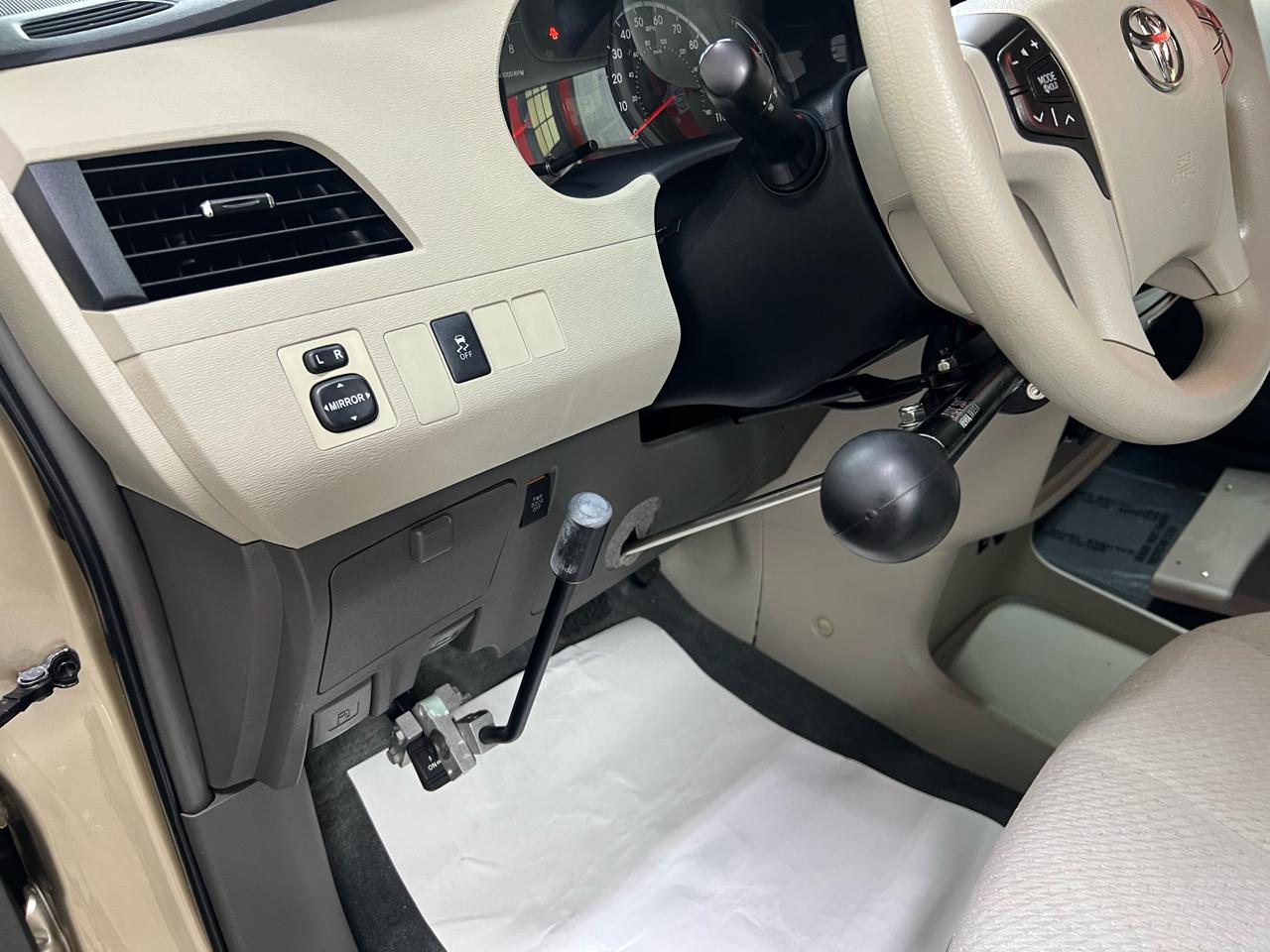 Toyota Sienna  2012