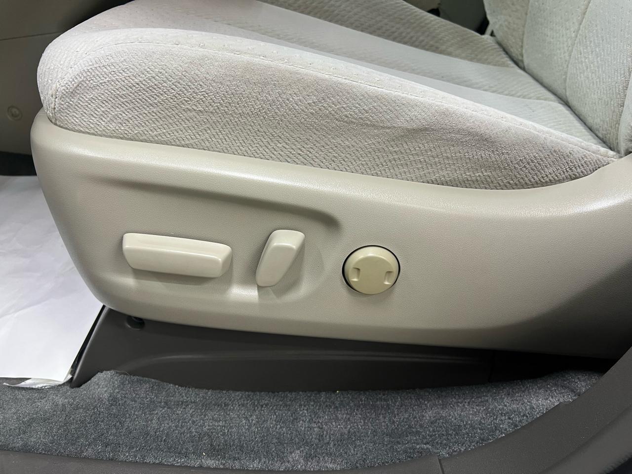 Toyota Sienna  2012