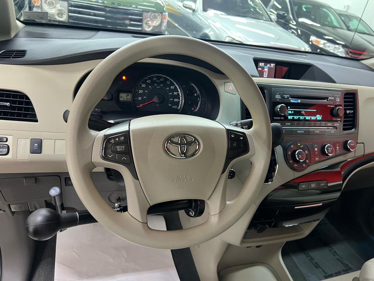 Toyota Sienna  2012