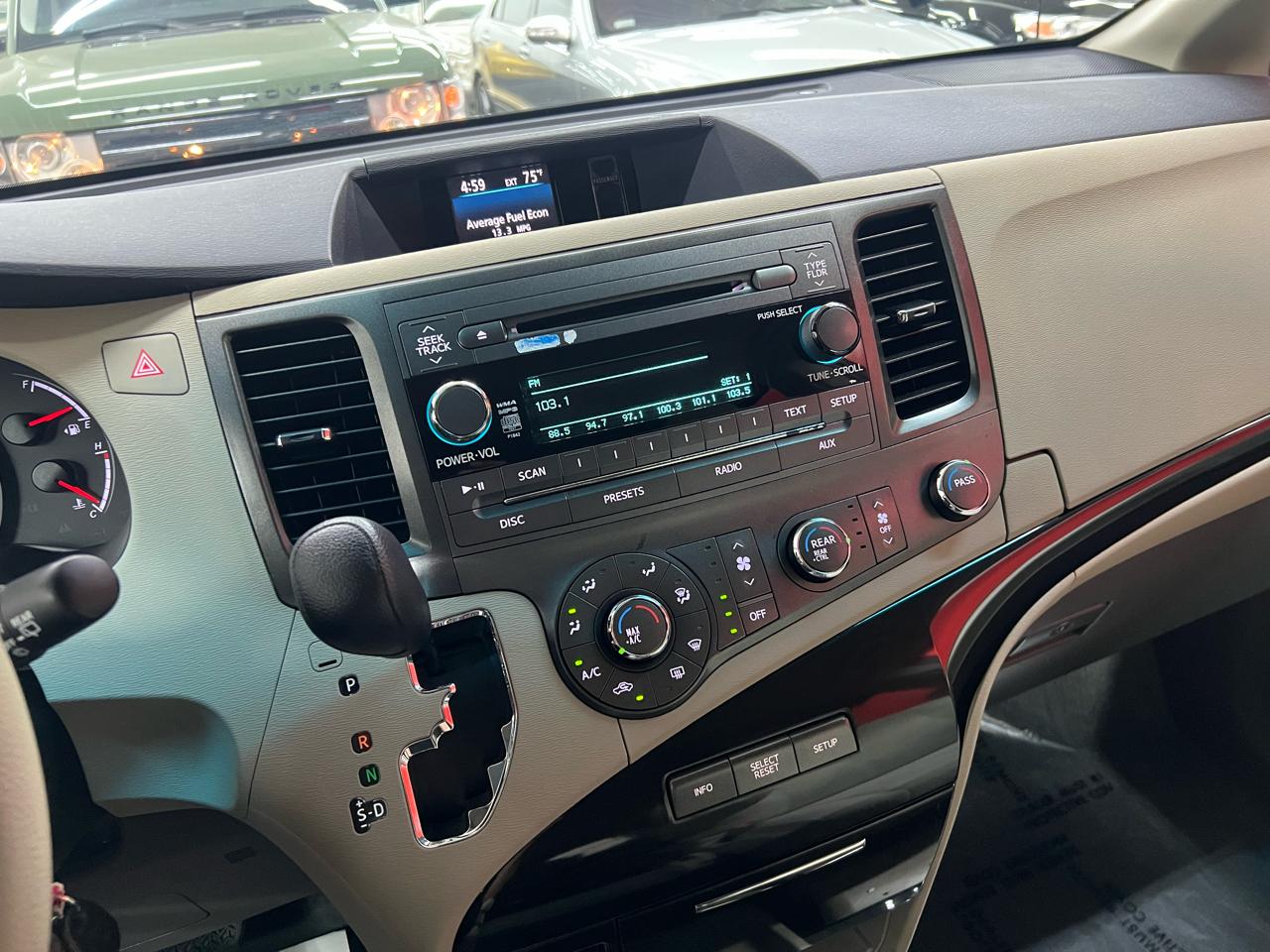 Toyota Sienna  2012