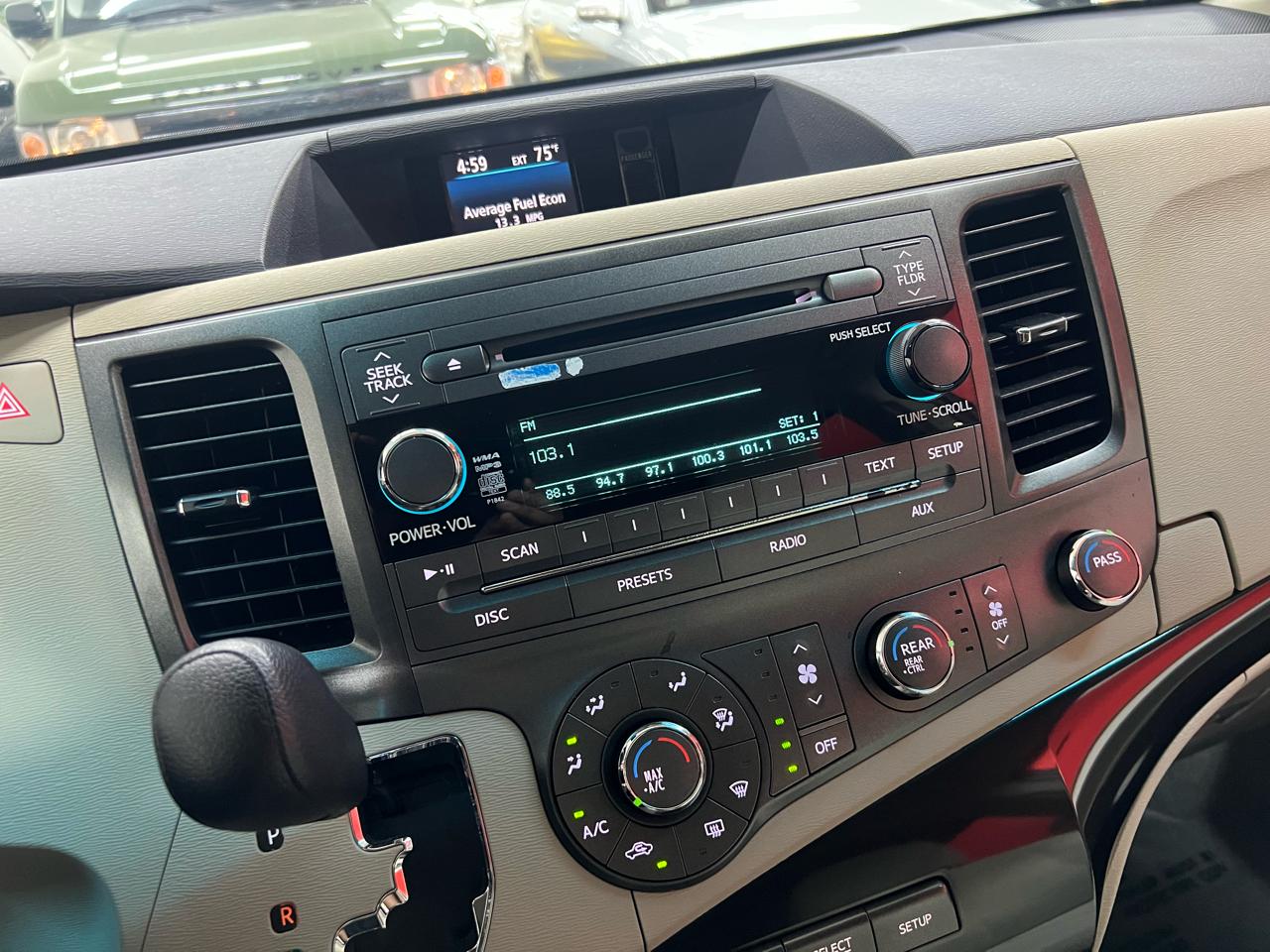 Toyota Sienna  2012