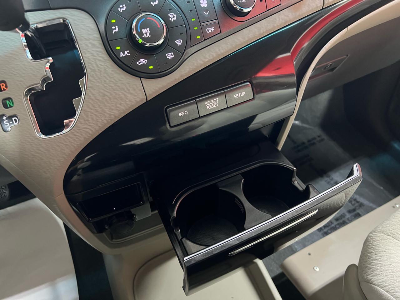 Toyota Sienna  2012