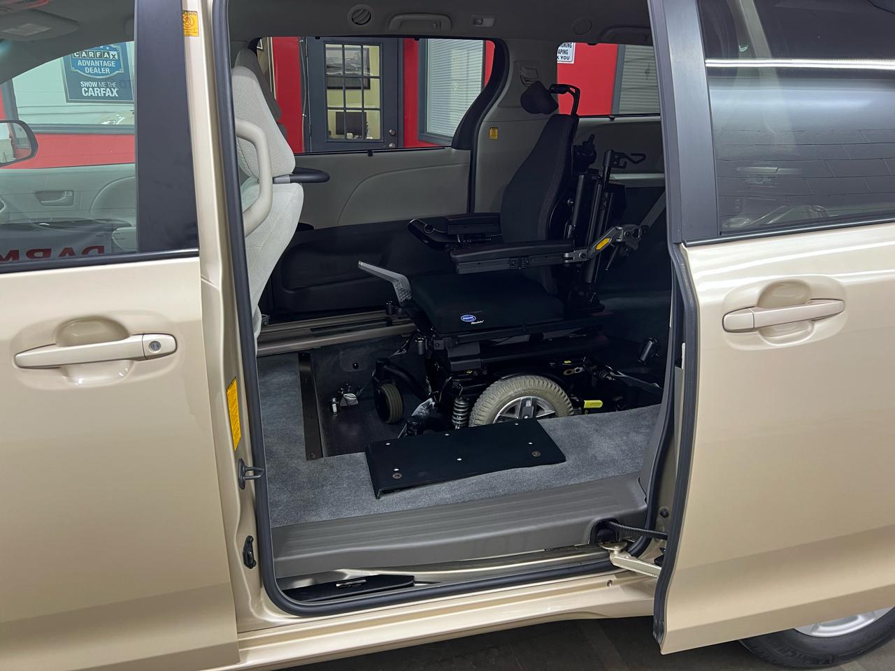 Toyota Sienna  2012