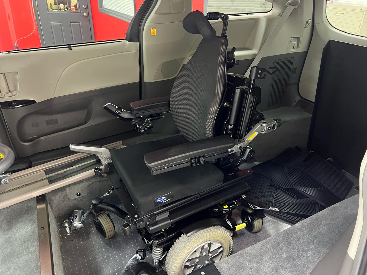 Toyota Sienna  2012