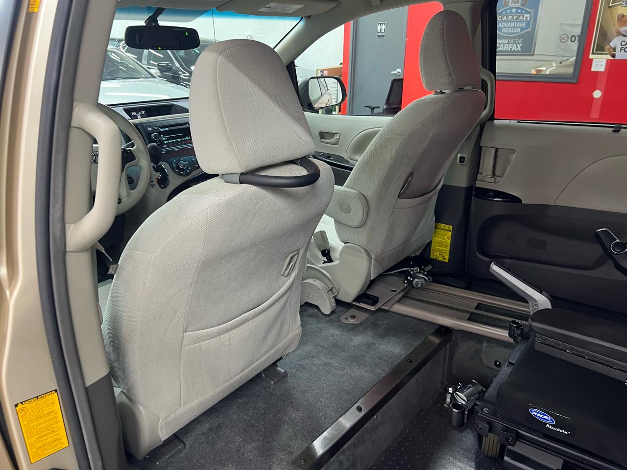 Toyota Sienna  2012