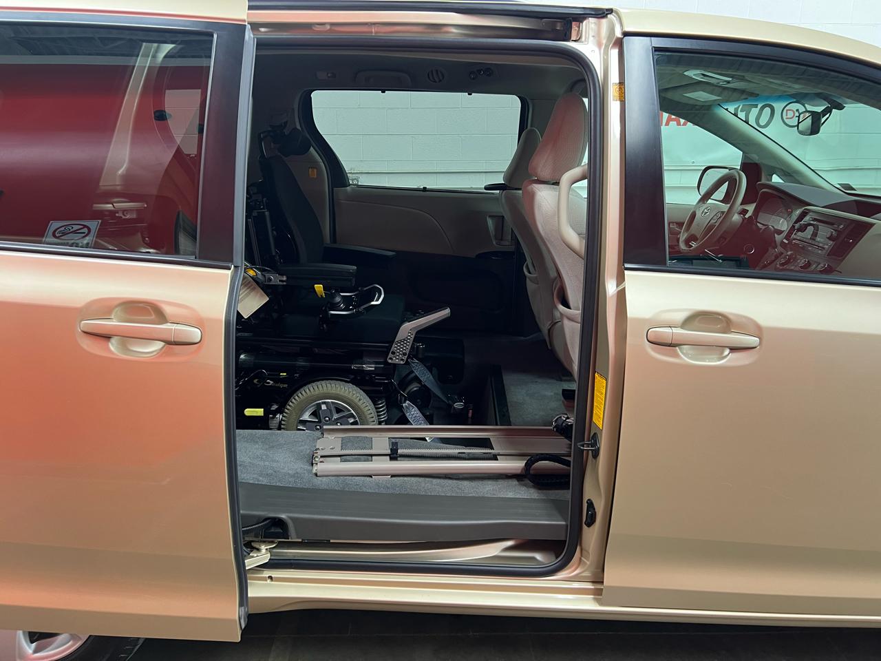Toyota Sienna  2012