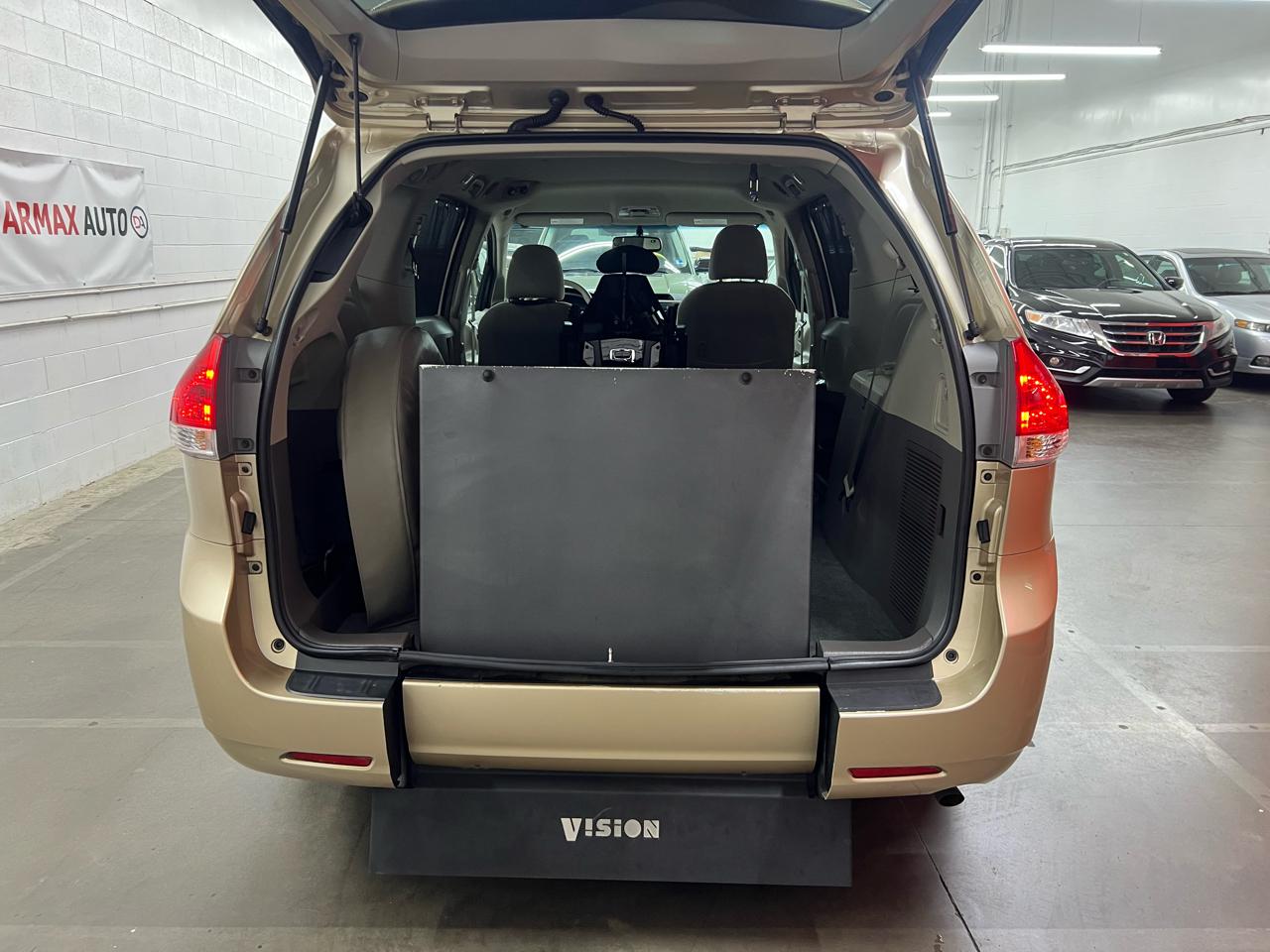 Toyota Sienna  2012