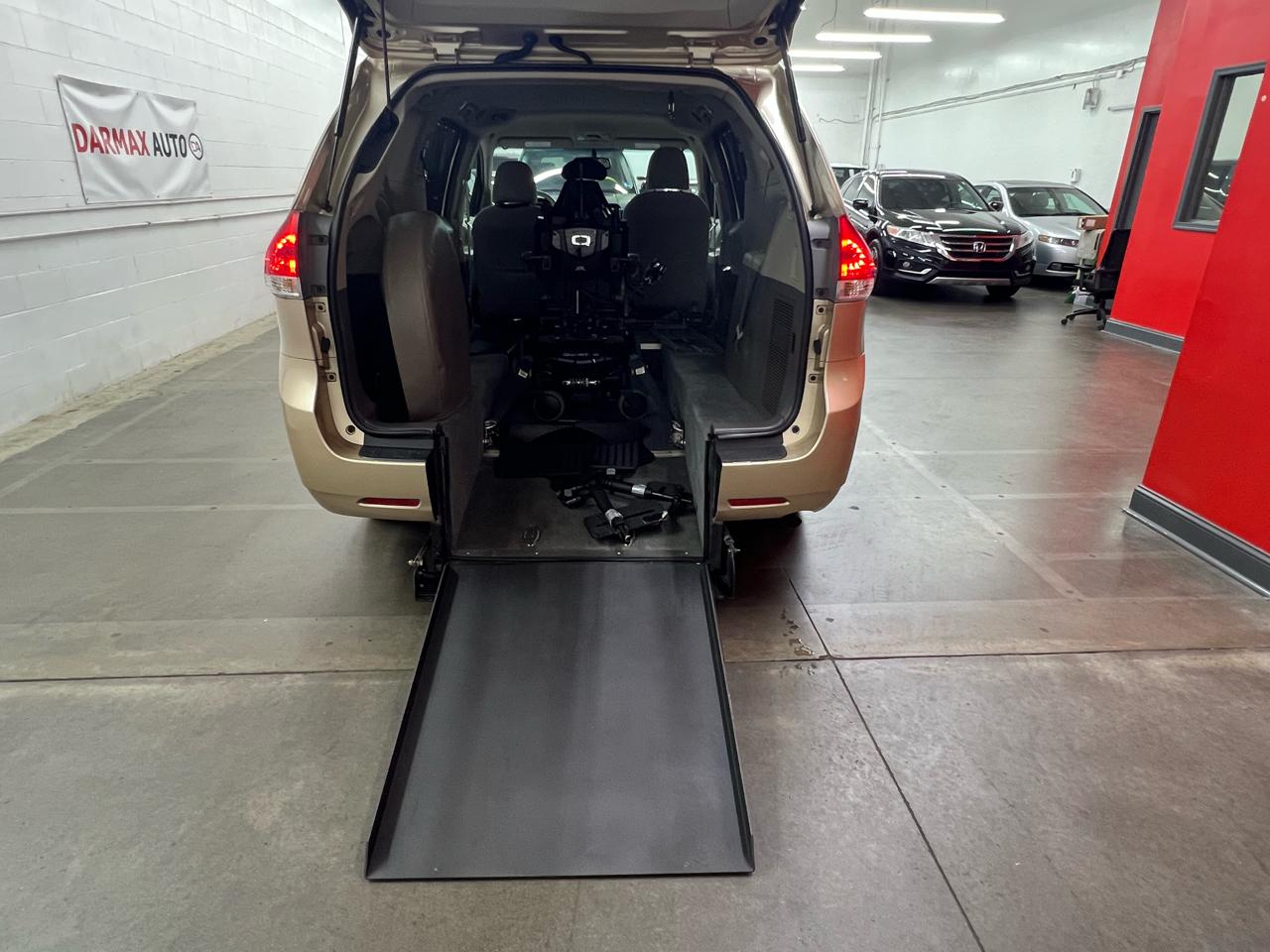 Toyota Sienna  2012