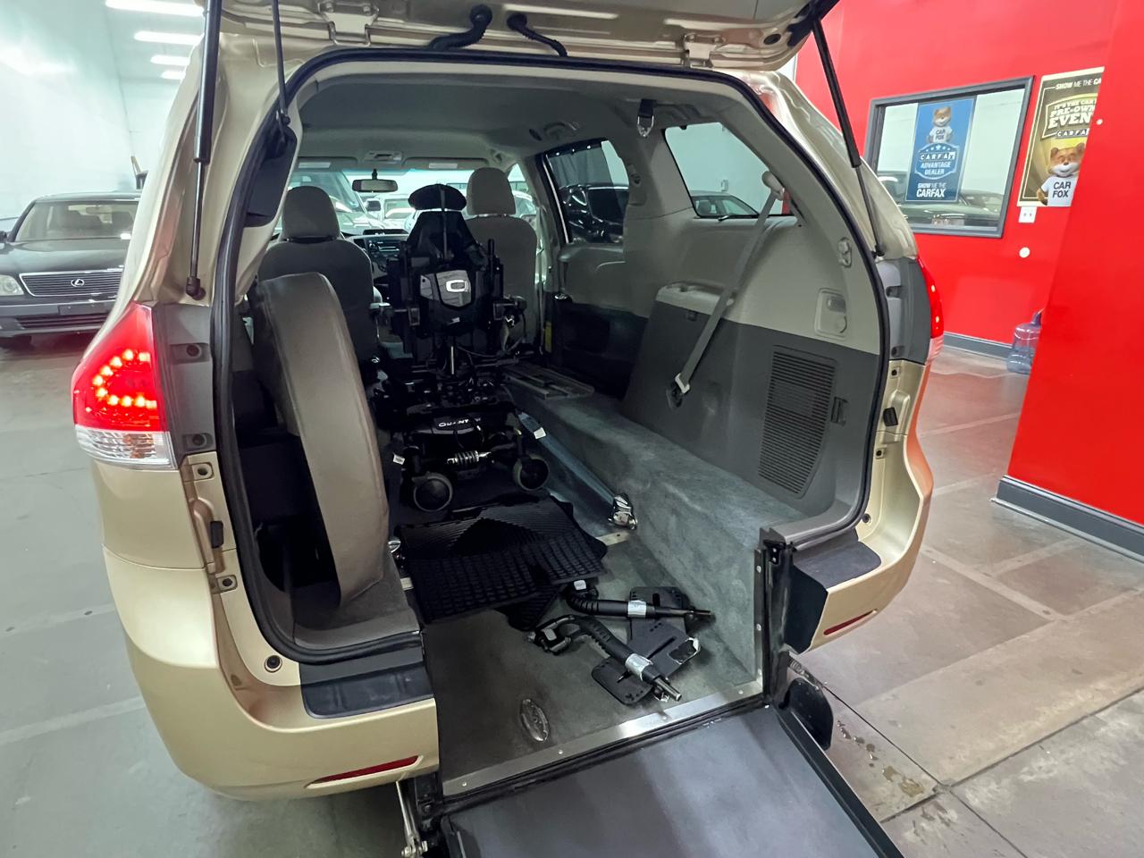 Toyota Sienna  2012