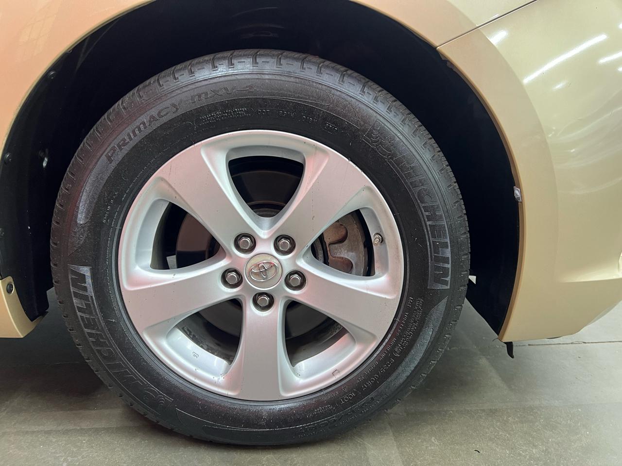 Toyota Sienna  2012