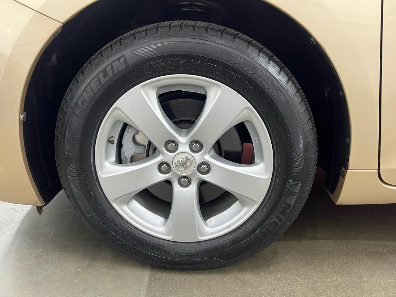 Toyota Sienna  2012