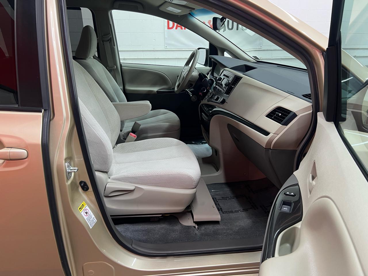 Toyota Sienna  2012