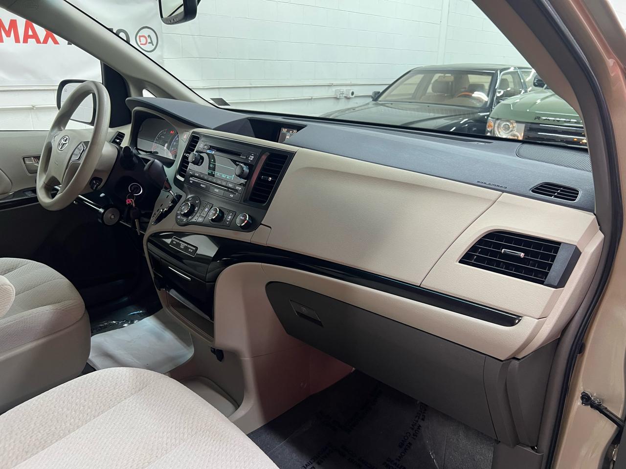 Toyota Sienna  2012